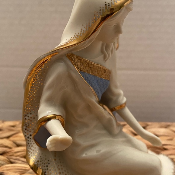 Lenox Mary First Blessing Nativity w/ Original Box and Styrofoam Case - Picture 6 of 12